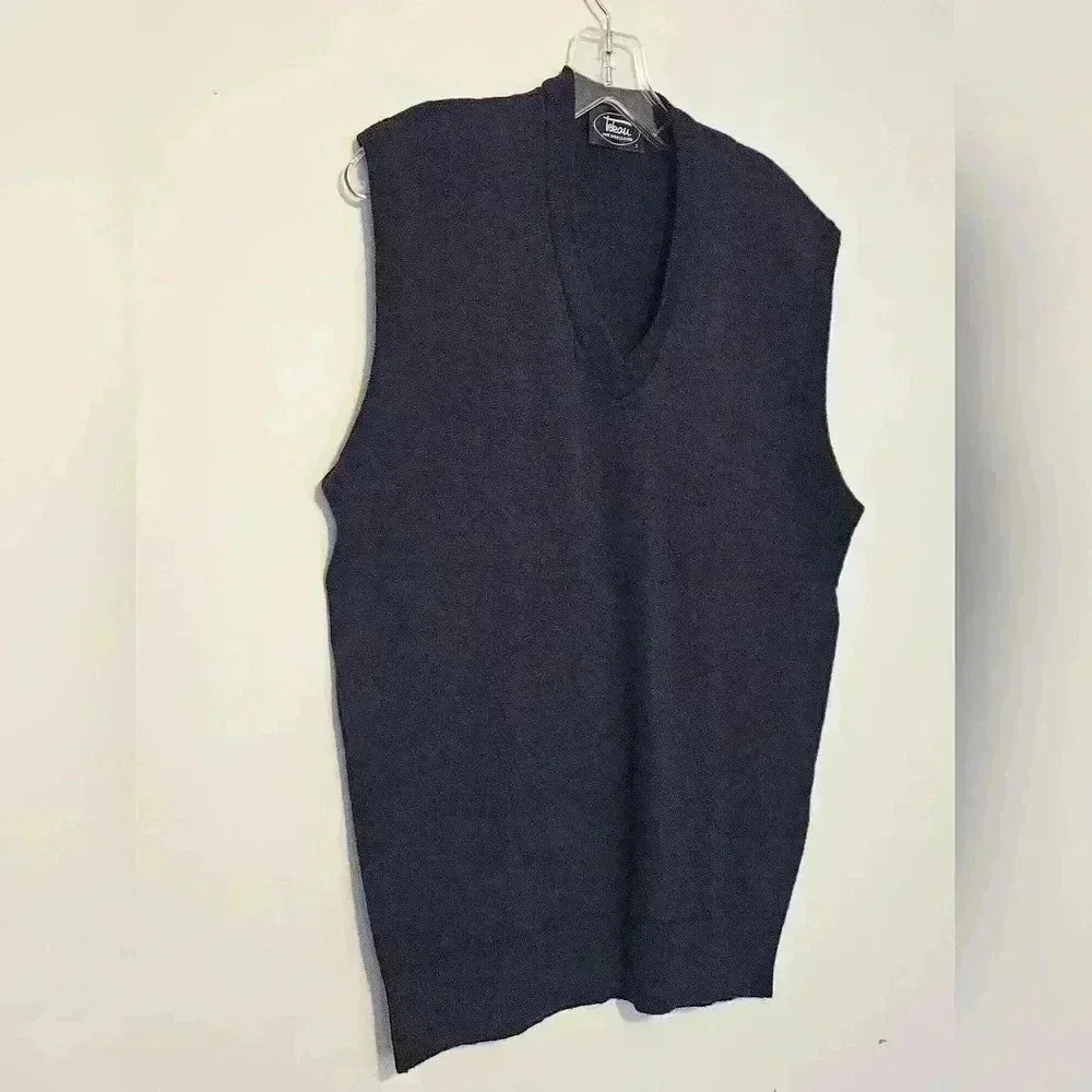 Tekau Pure New Wool V-Neck Sweater Size Small Euc